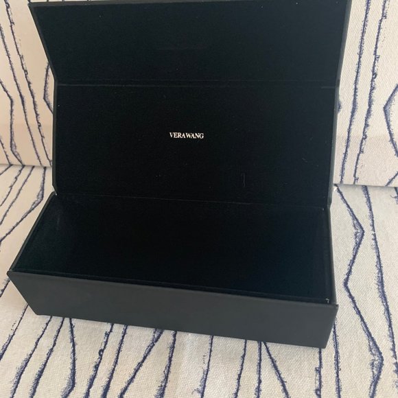 NIB - Vera Wang  Cat Eye  Sunglasses - Picture 7 of 8